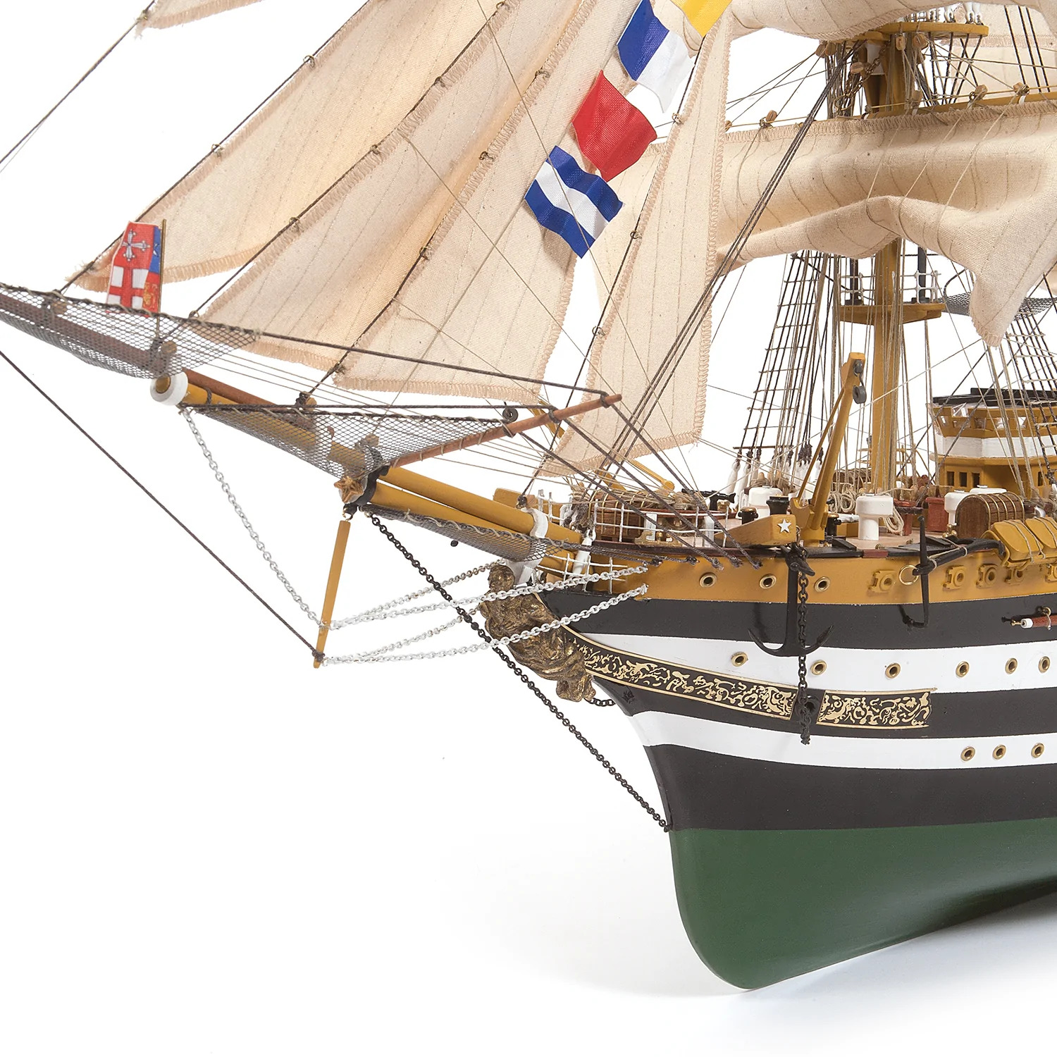 OcCre_Maqueta_demadera_barco_amerigo_vespucci_1_100_velas_mascaron