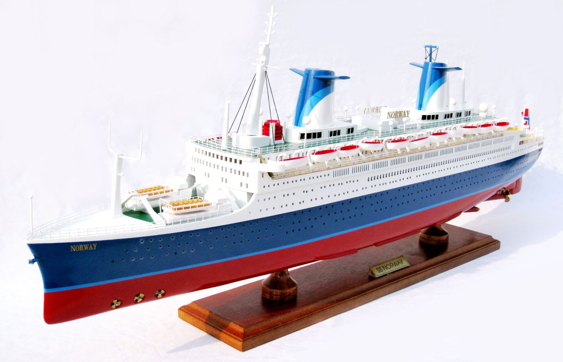 SS Norway Display Ship Model - GN