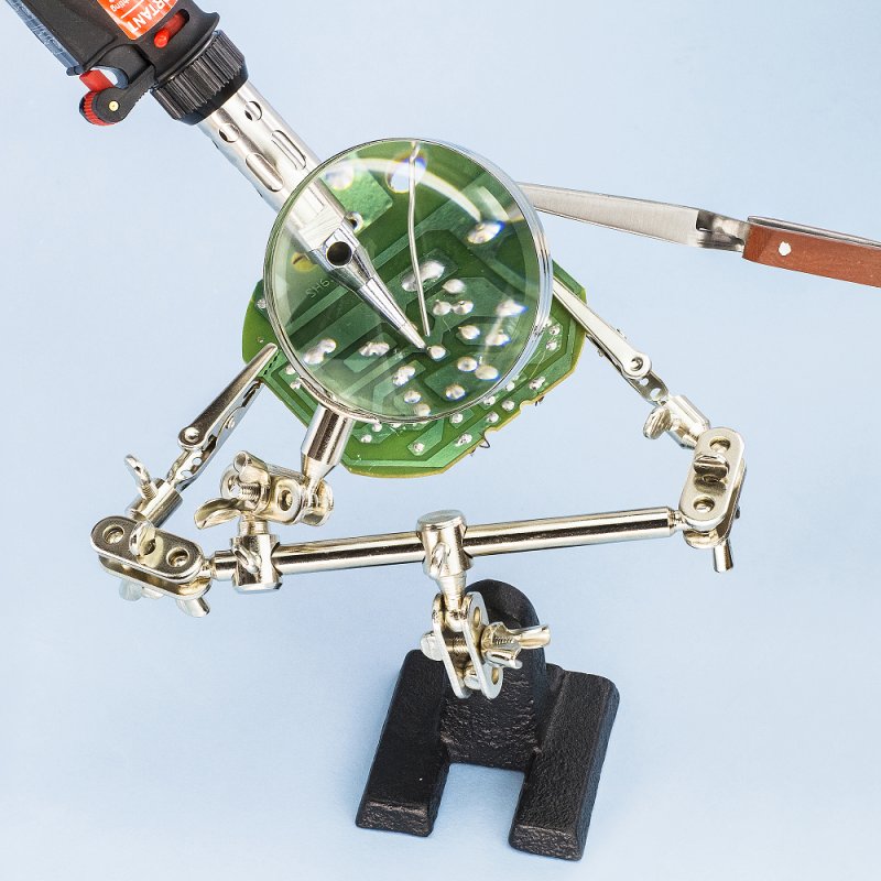 zoom_Helping_Hands__Glass_Magnifier_2
