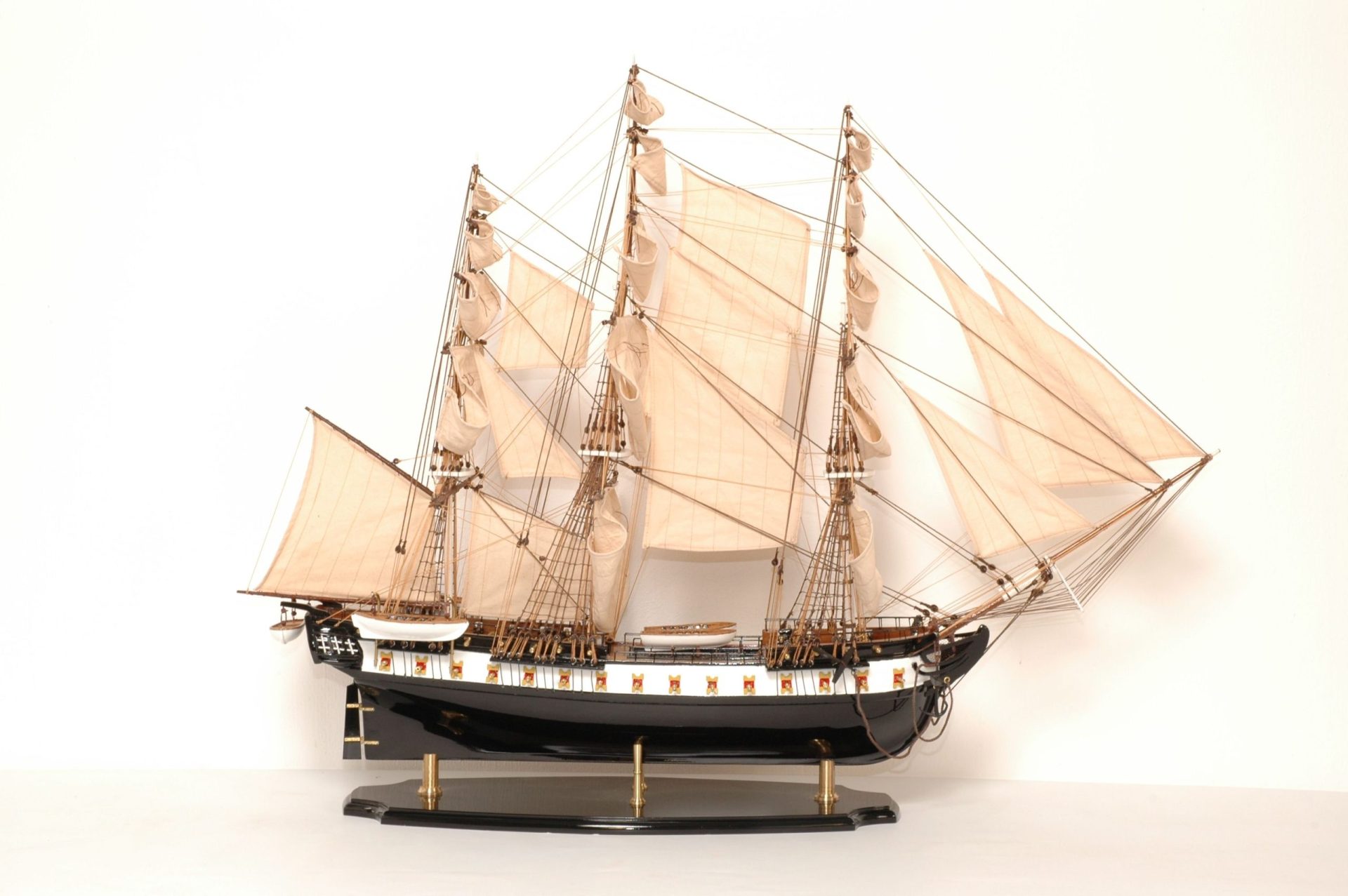 141-8175-USS-Constitution-Model-Ship-Superior-Range-scaled
