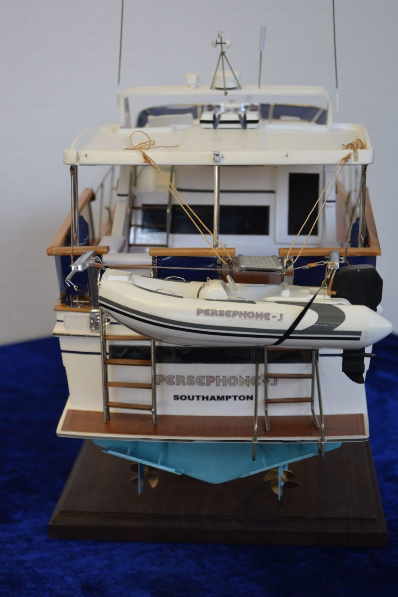 1443-6646-Ocean-Alexander-390-Sundeck-Motor-Yacht-scaled