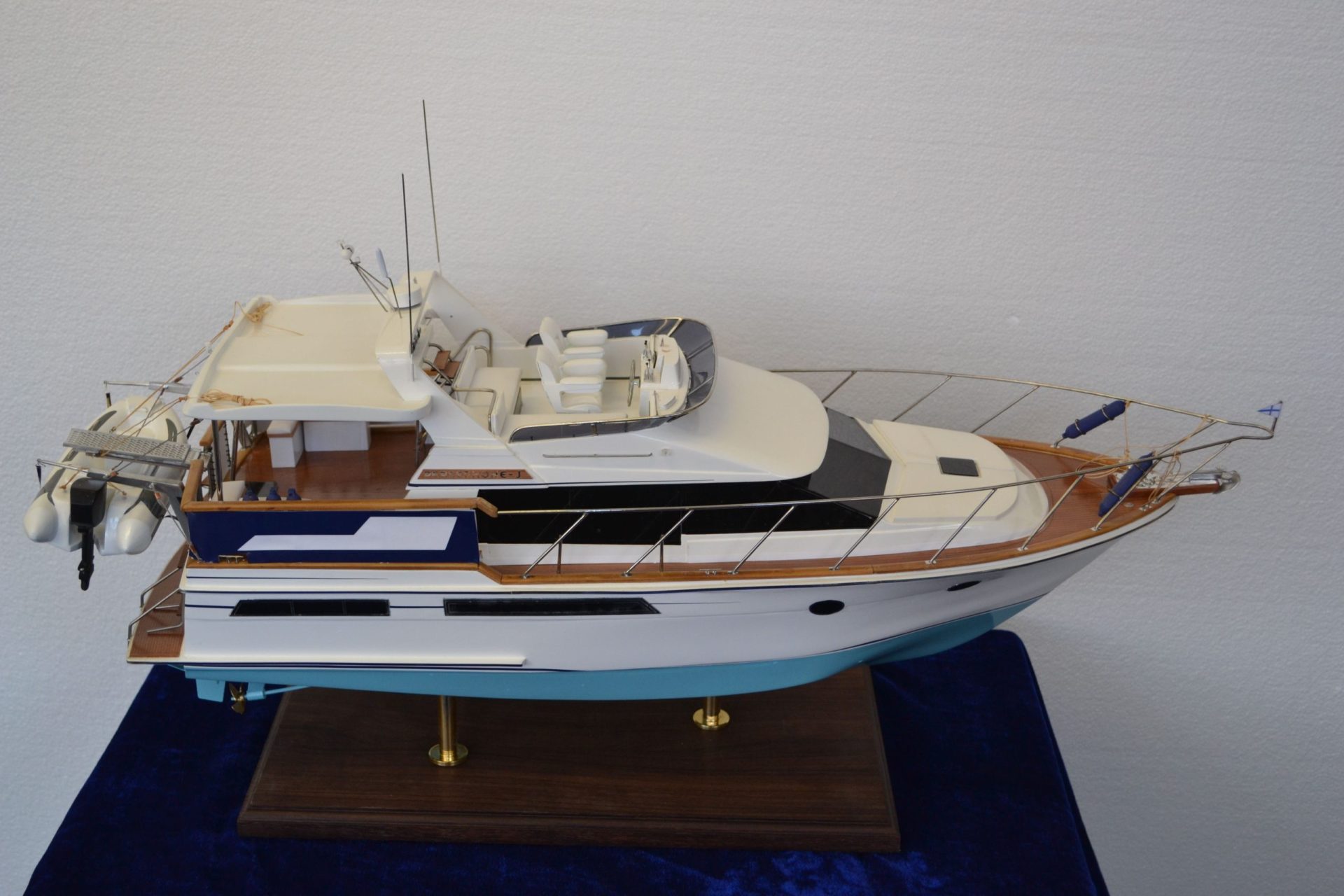 1443-6648-Ocean-Alexander-390-Sundeck-Motor-Yacht-scaled
