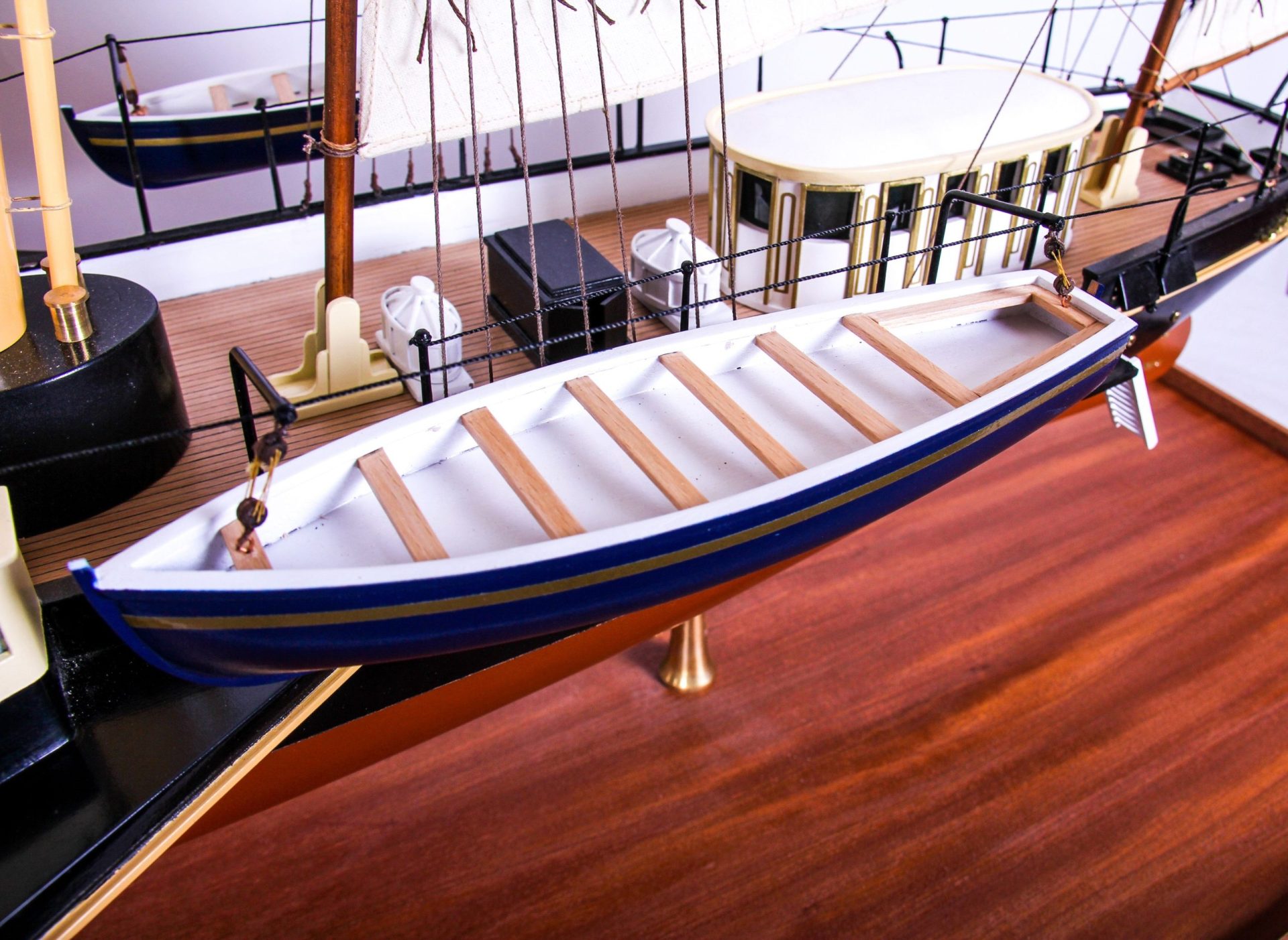 1689-9553-Royal-Yacht-HMS-Alberta-scaled