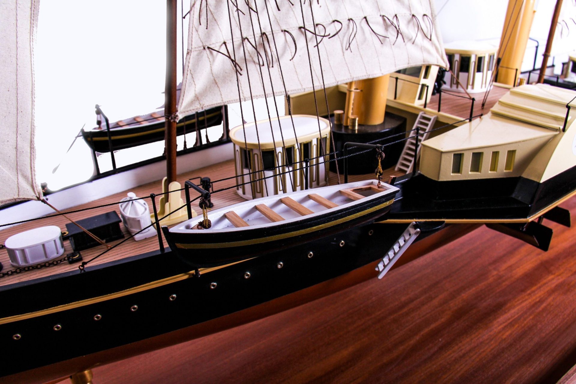 1689-9554-Royal-Yacht-HMS-Alberta-scaled