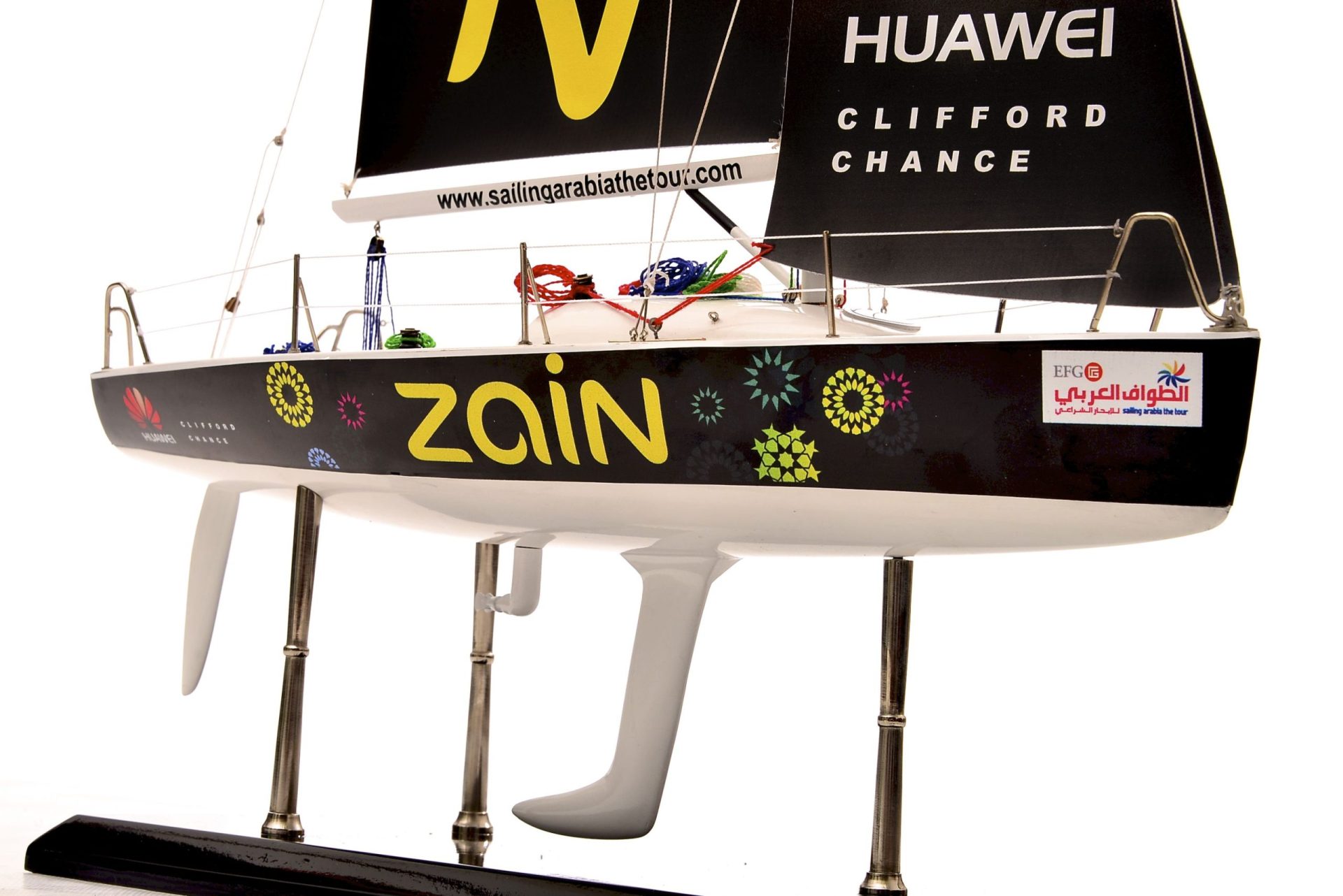 1801-10529-Farr-Racing-Yacht-Custom-Model-scaled