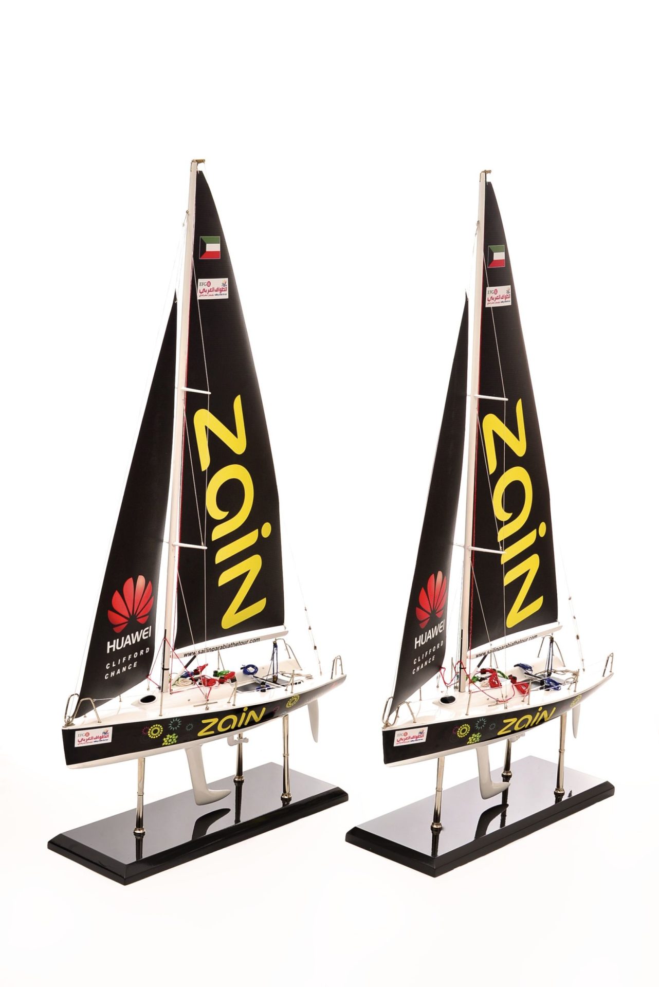 1801-10542-Farr-Racing-Yacht-Custom-Model-scaled