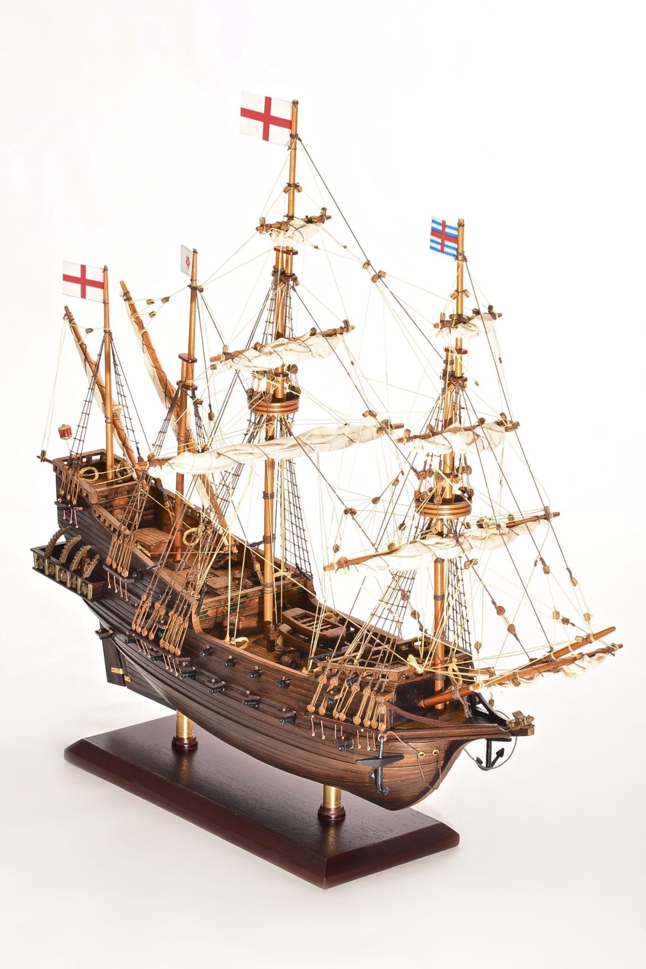 1803-10769-Hms-Revenge-Model-Ship-scaled