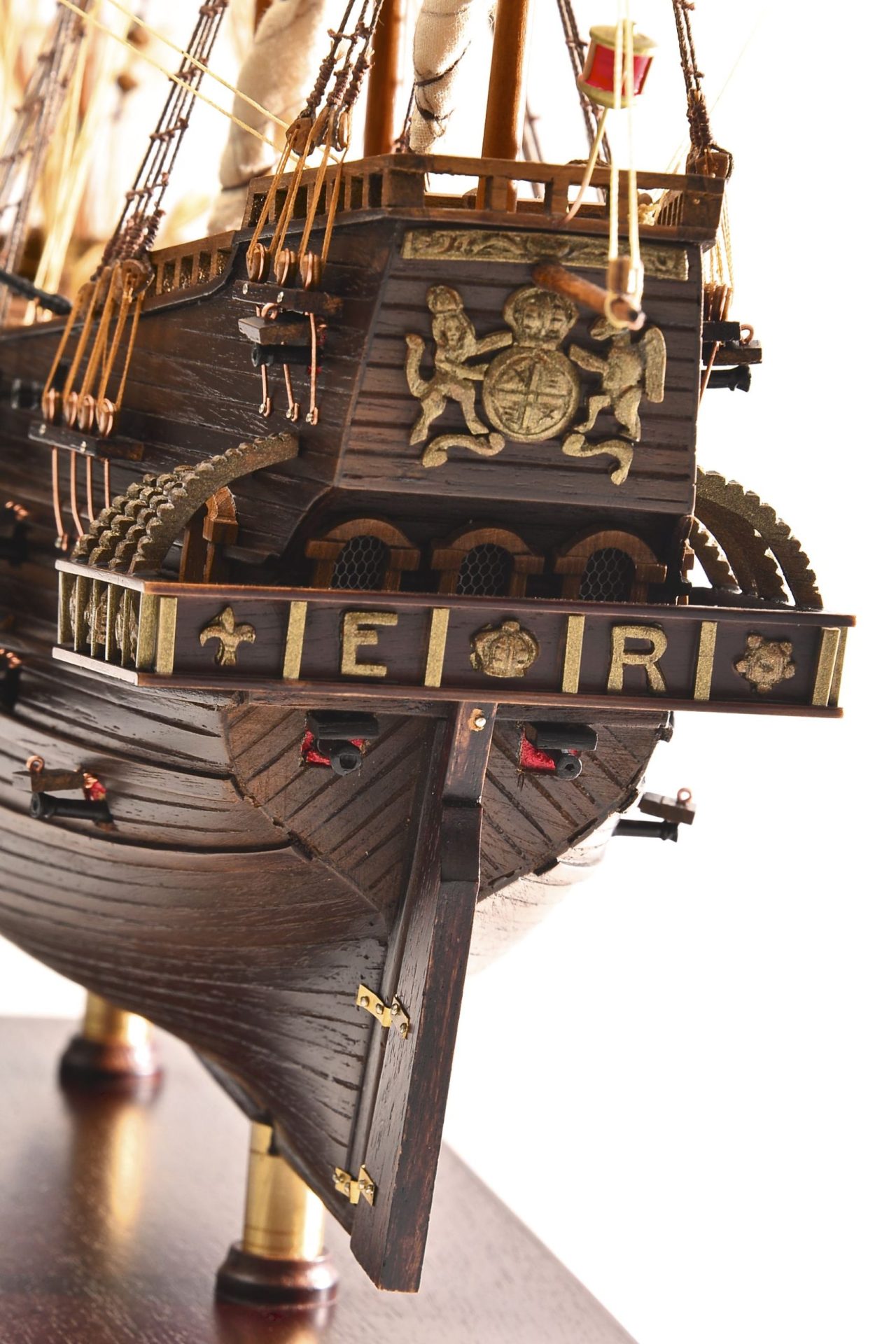 1803-10779-Hms-Revenge-Model-Ship-scaled
