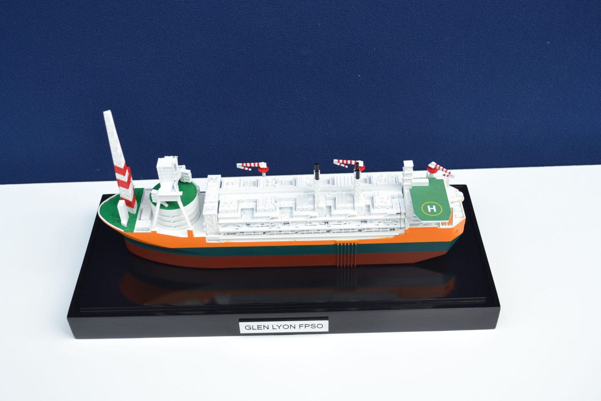 1857-11111-Glen-Lyon-FPSO-Mini-Modele-scaled