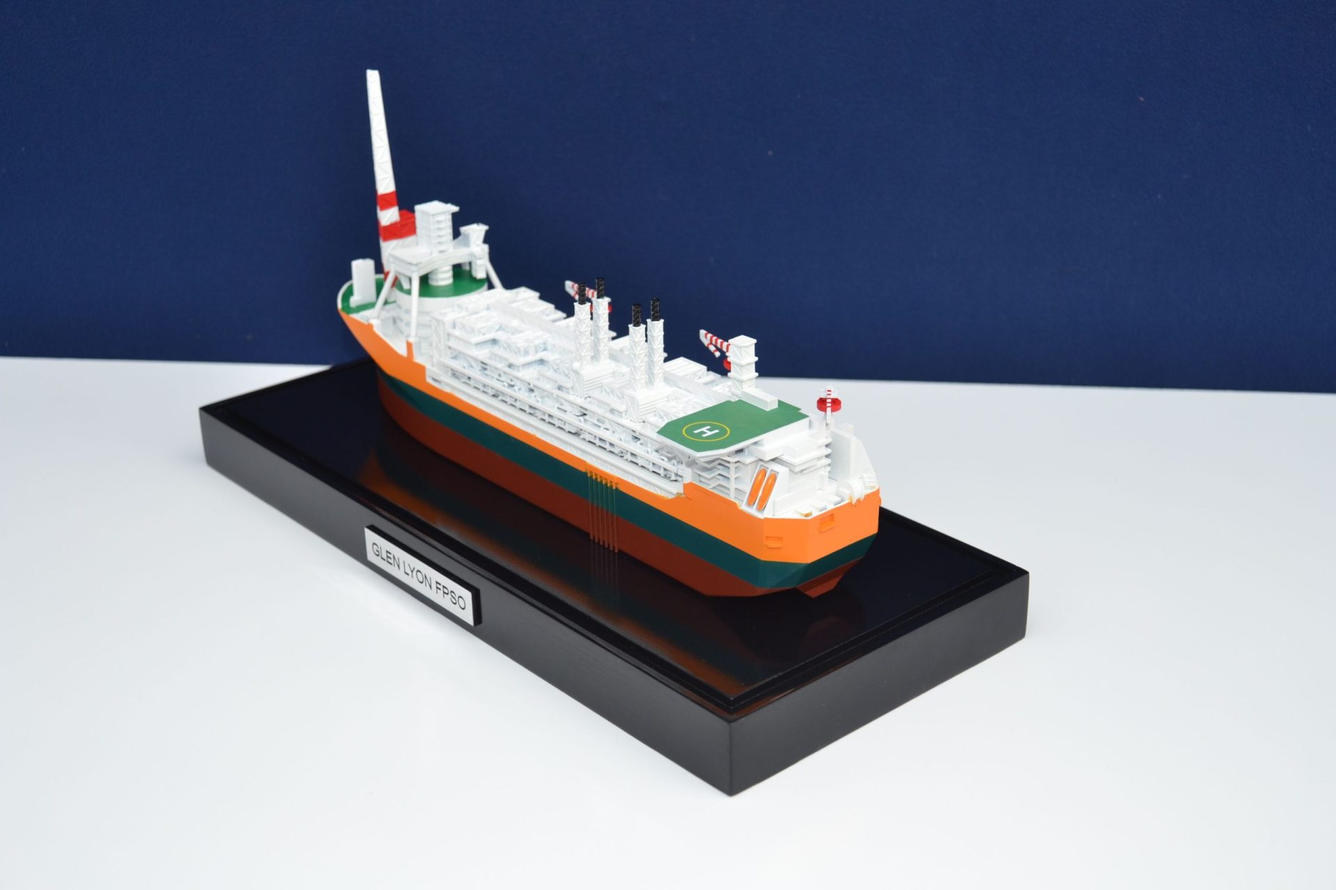 1857-11114-Glen-Lyon-FPSO-Mini-Modele-scaled