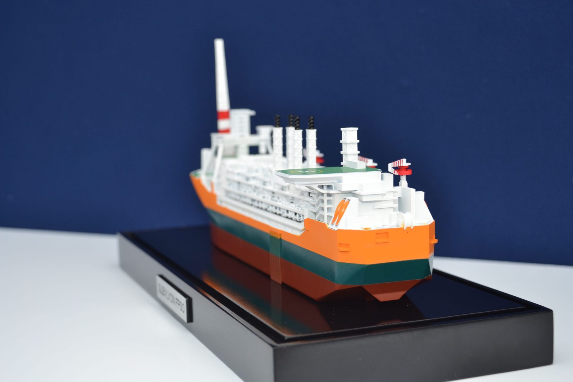 1857-11116-Glen-Lyon-FPSO-Mini-Modele-scaled