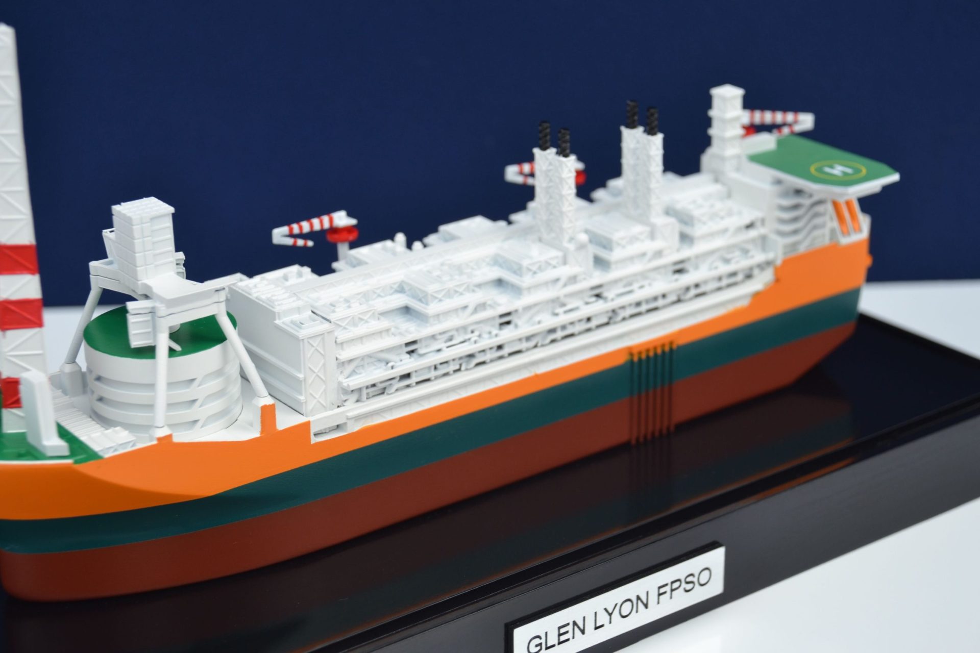 1857-11117-Glen-Lyon-FPSO-Mini-Modele-scaled