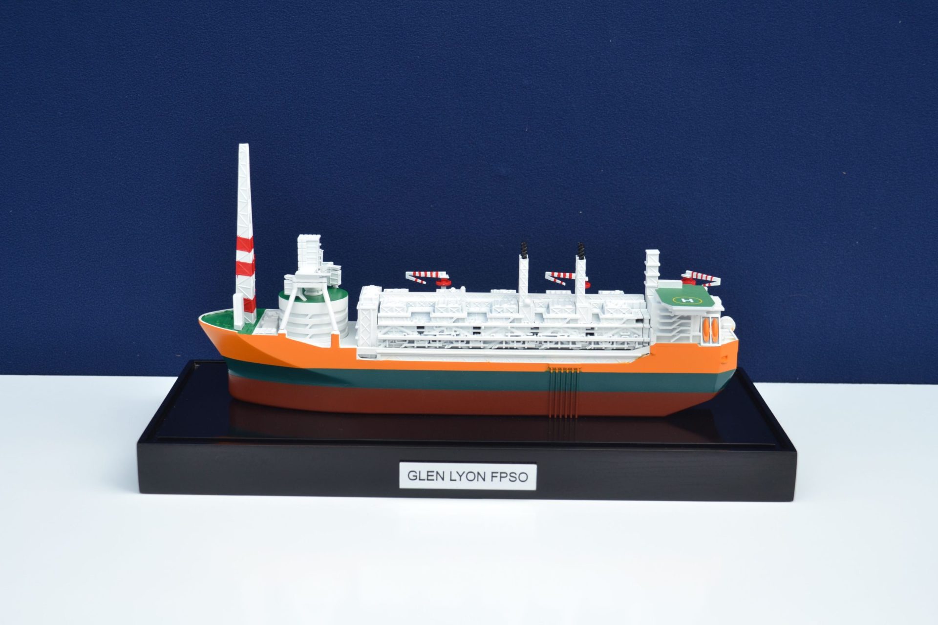 1857-11119-Glen-Lyon-FPSO-Mini-Modele-scaled
