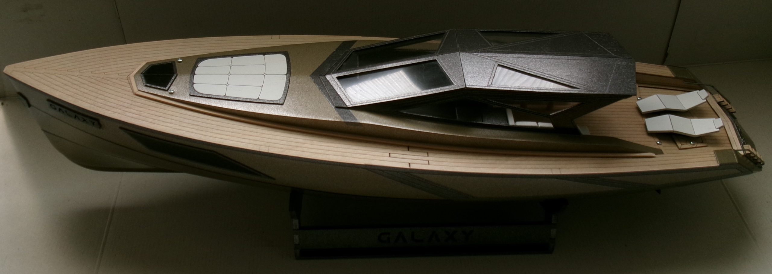 Galaxy Luxury Motor Model Boat Kit - Mantua Models
