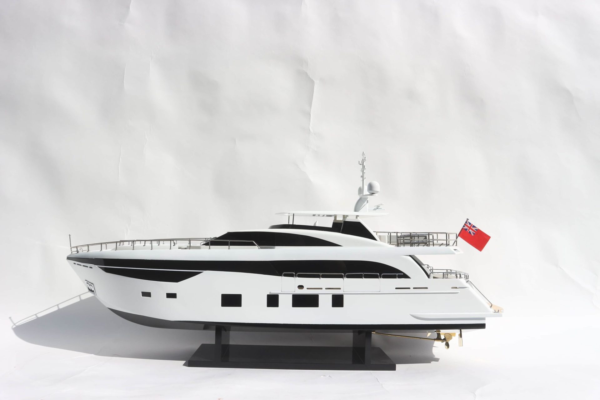 PRINCESS 35M white Display Ship Model - GN
