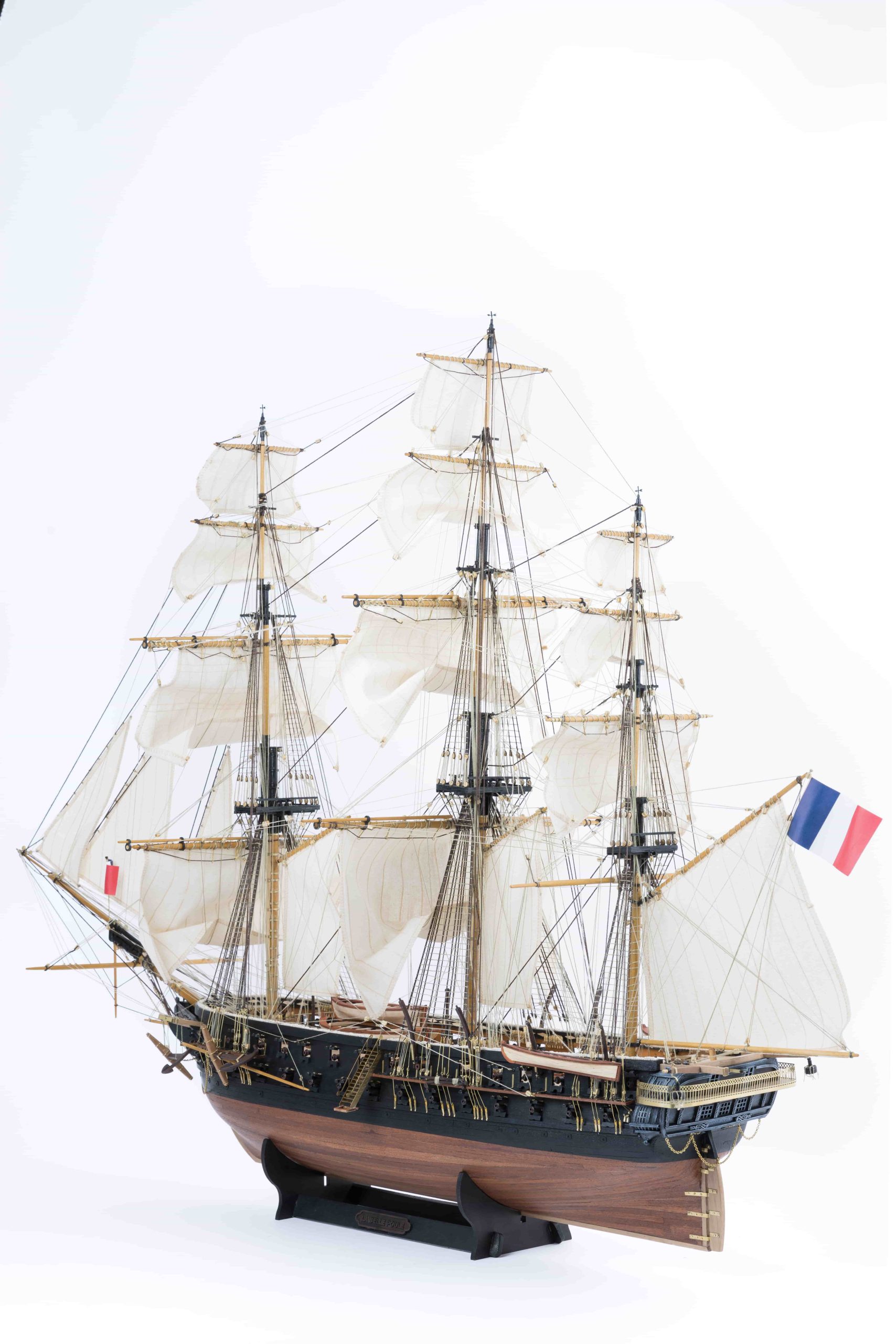 Maqueta-de-barco-de-madera-Belle-Poule-OcCre-17compressed-scaled