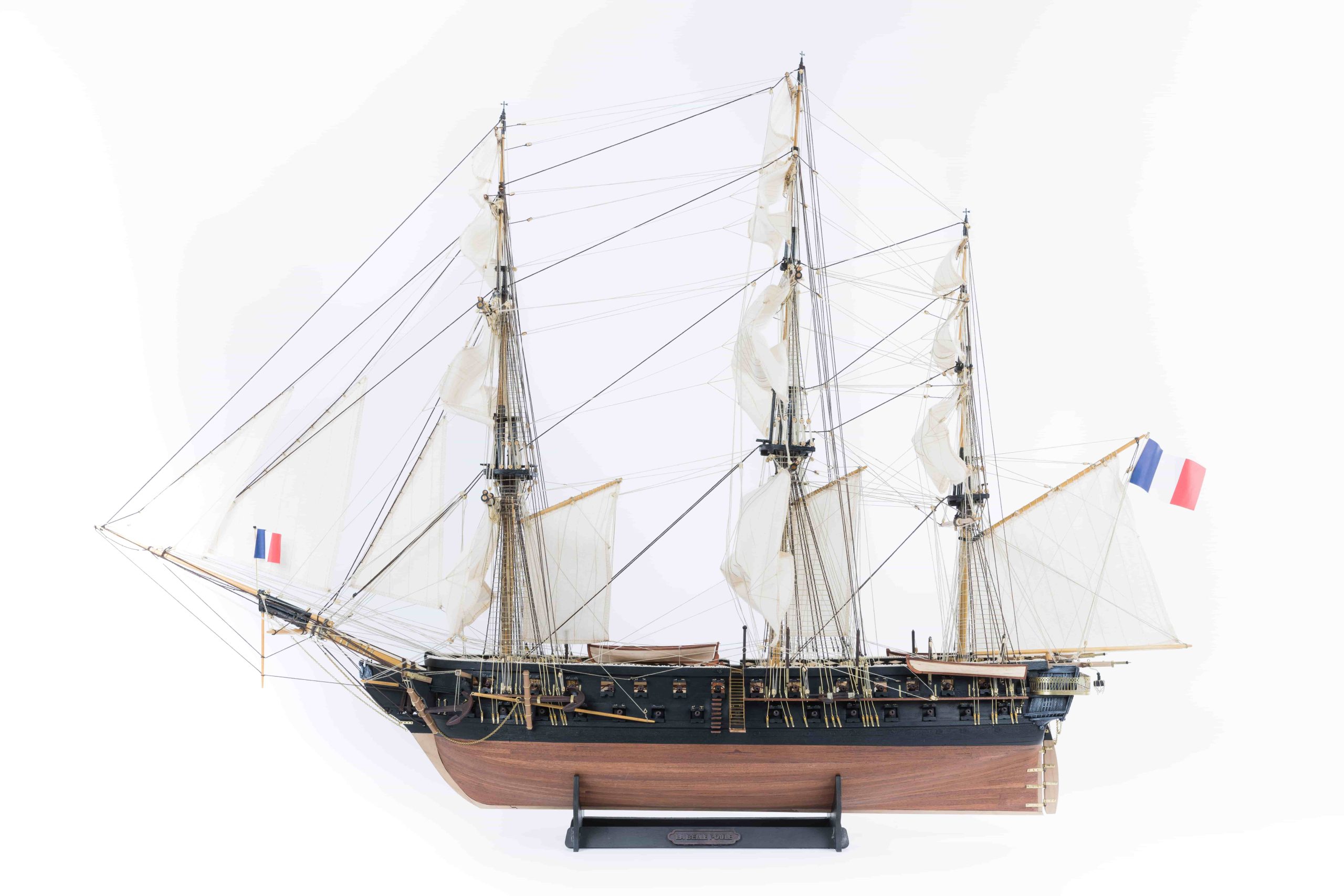 Maqueta-de-barco-de-madera-Belle-Poule-OcCre-18compressed-scaled