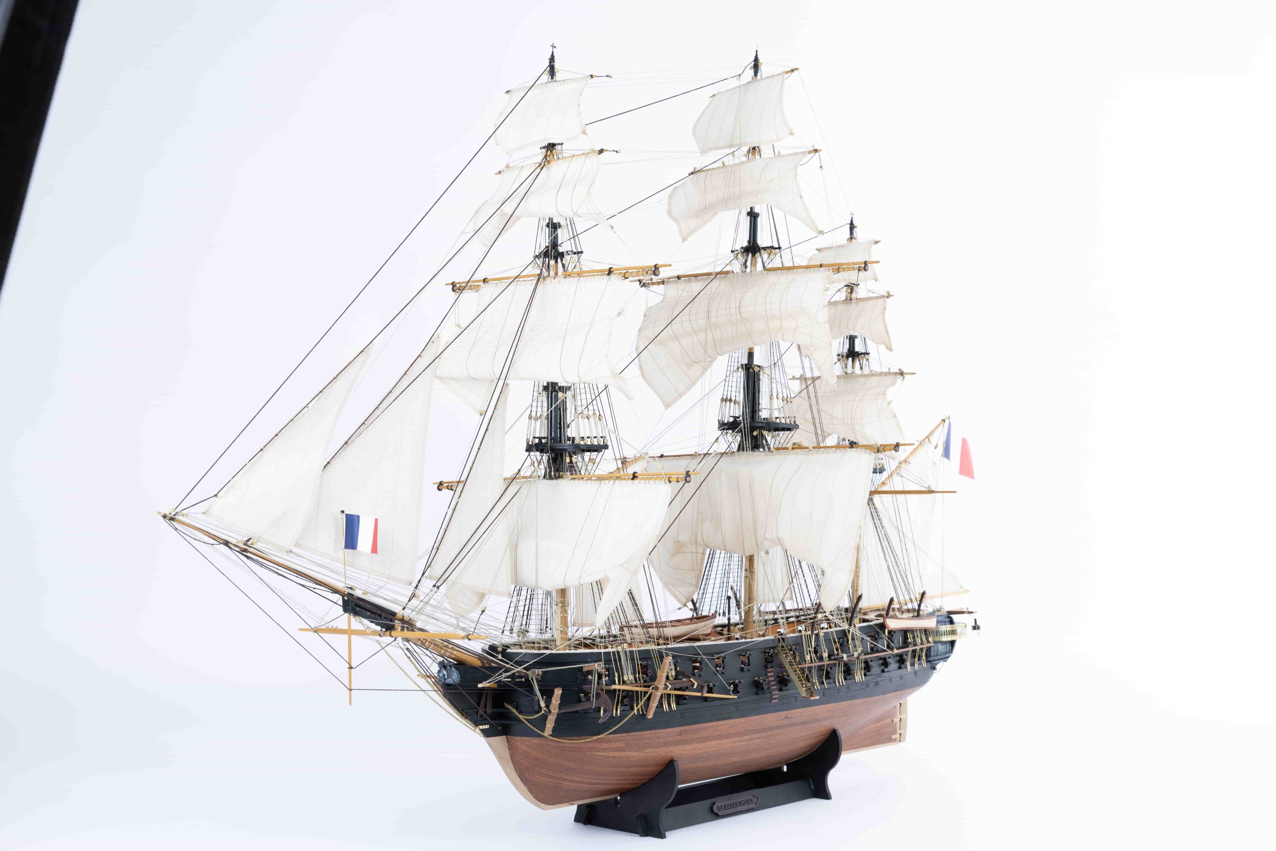 Maqueta-de-barco-de-madera-Belle-Poule-OcCre-19compressed-scaled