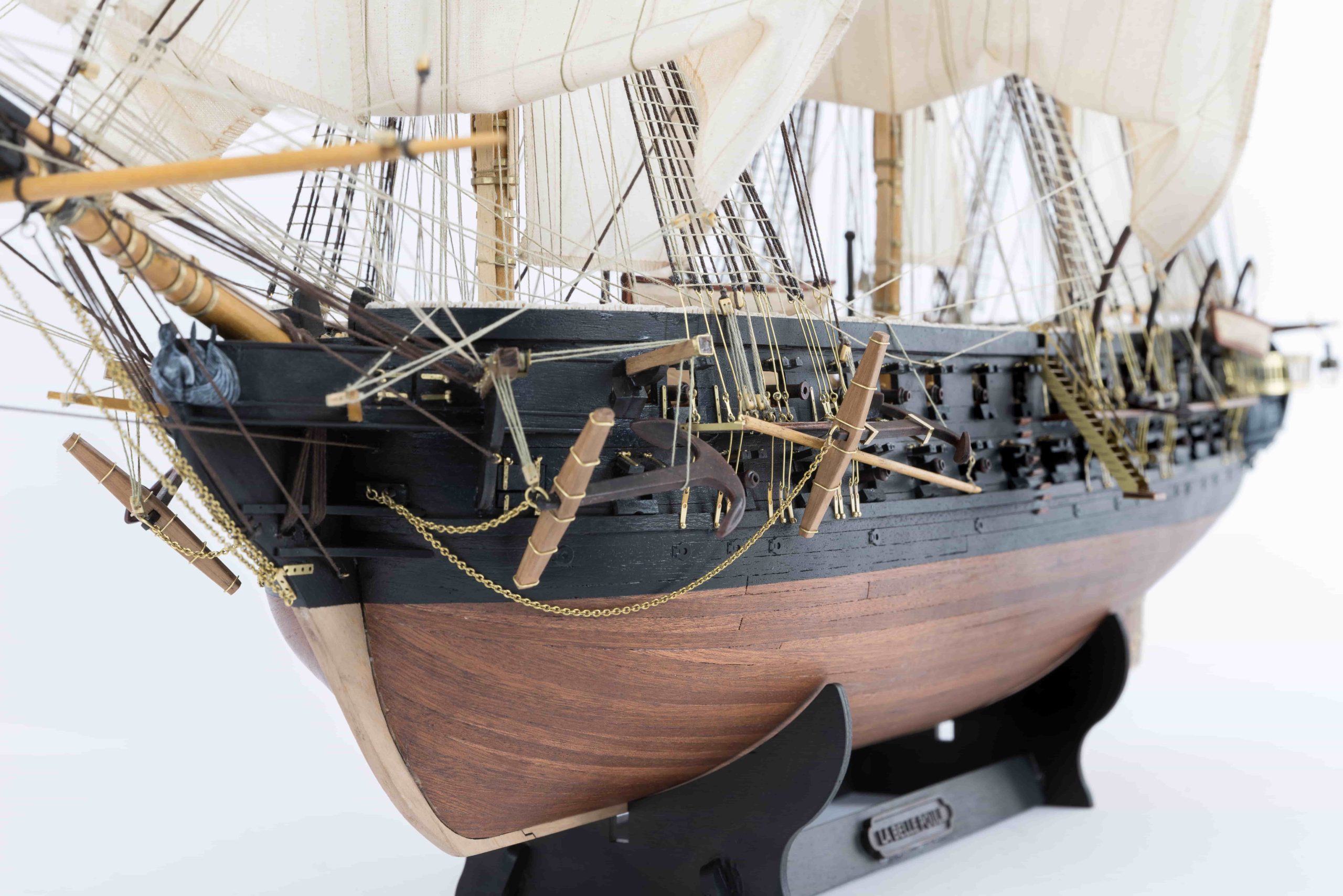 Maqueta-de-barco-de-madera-Belle-Poule-OcCre-4compressed-scaled