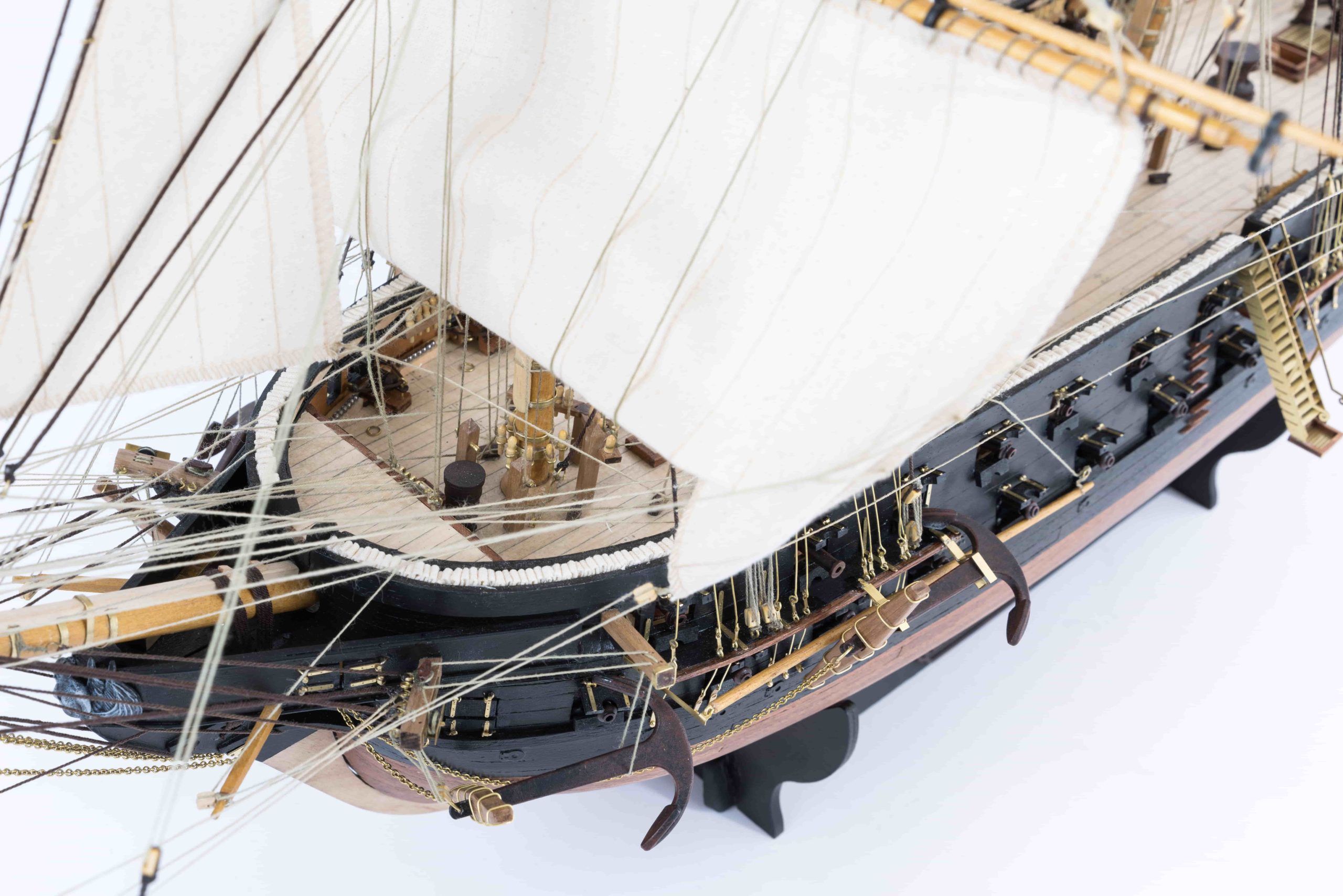 Maqueta-de-barco-de-madera-Belle-Poule-OcCre-6compressed-scaled