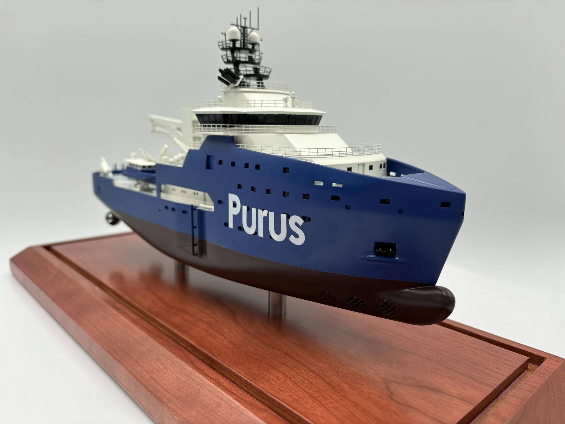 Oliver-Model-HS-Pictures-for-your-Website-15compressed-1-scaled