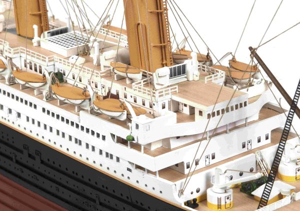 Titanic Model Ship Kit – Occre (14009)