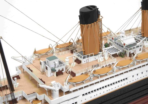 Titanic Model Ship Kit – Occre (14009)