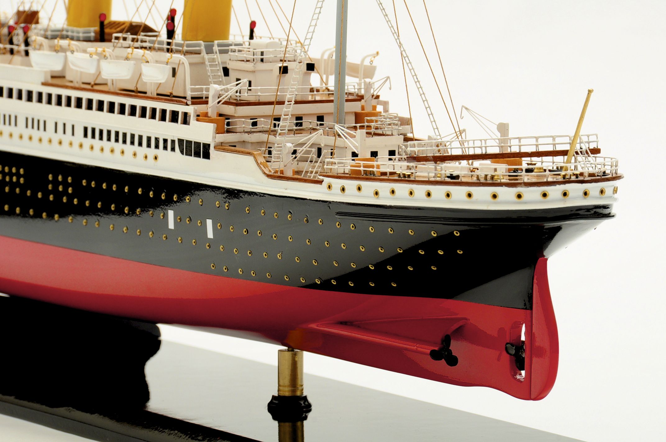 replica of the titanic cruise ship
