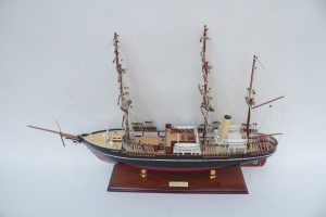 RRS Discovery Ship Model - GN