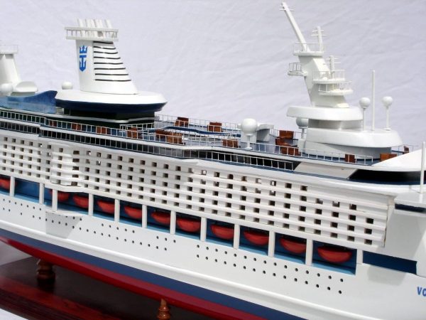 Voyager of the Seas Model Boat - GN