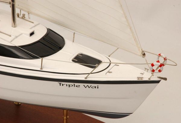 Triple Wai model yacht