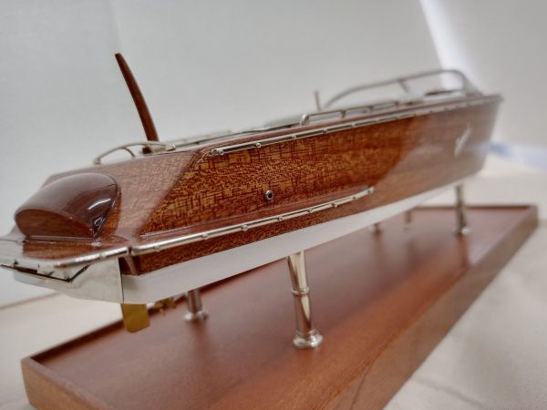 Boesch 710 Model Boat